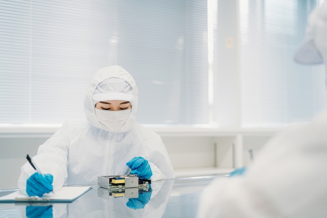 研究室での作業風景